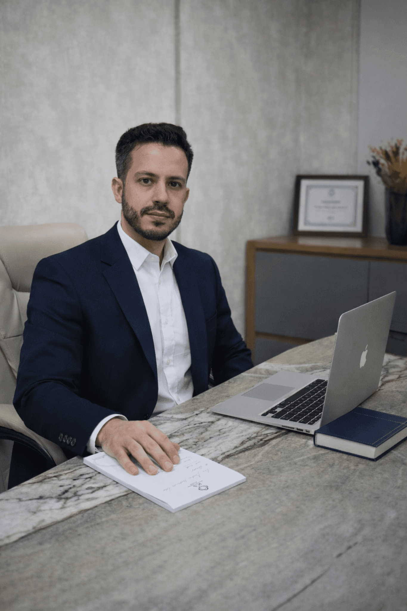 Dr. Diogo Lobo de Queiroz